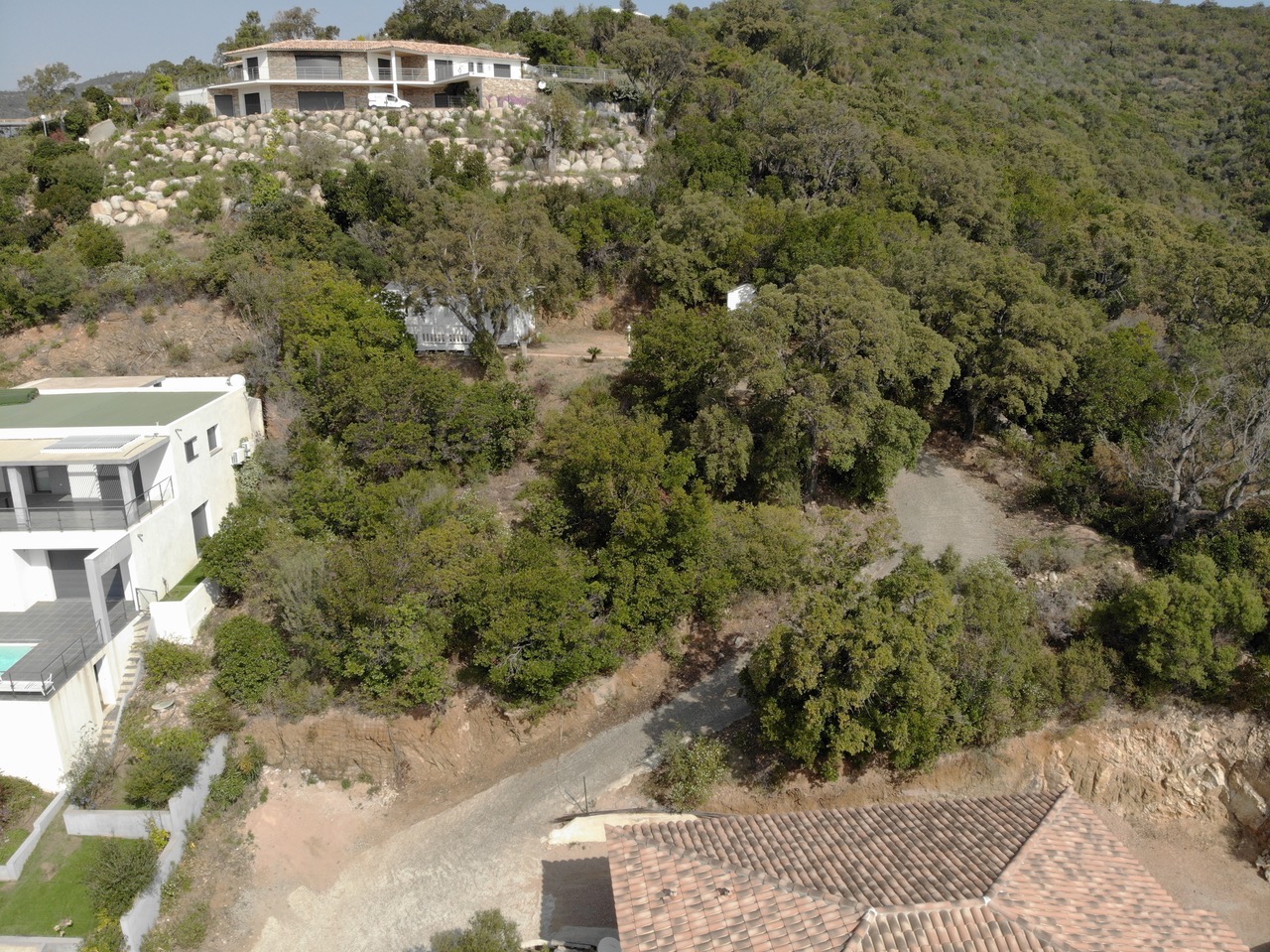 Tarco: A 300m. de la plage à pied et dominant la mer, Terrain à bâtir VIABILISÉ disposant d'une SUPERBE VUE MER PANORAMIQUE. Tarco: A 300m. de la plage à pied et dominant la mer, Terrain à bâtir VIABILISÉ disposant d'une SUPERBE VUE MER PANORAMIQUE.
