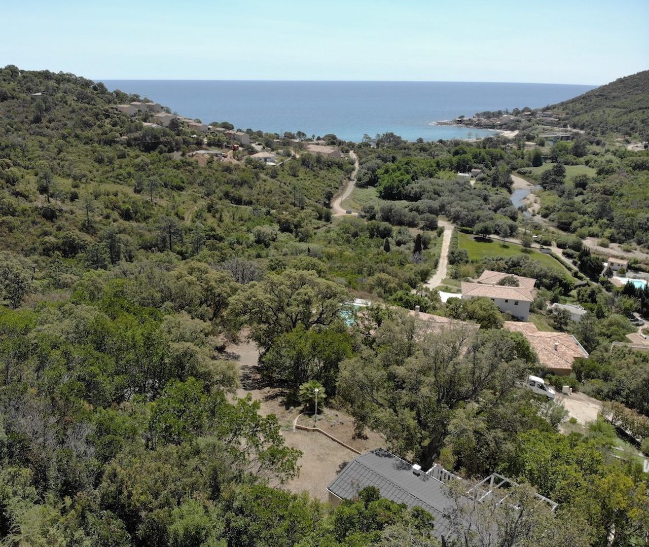 Tarco: A 300m. de la plage à pied et dominant la mer, Terrain à bâtir VIABILISÉ disposant d'une SUPERBE VUE MER PANORAMIQUE. Tarco: A 300m. de la plage à pied et dominant la mer, Terrain à bâtir VIABILISÉ disposant d'une SUPERBE VUE MER PANORAMIQUE.