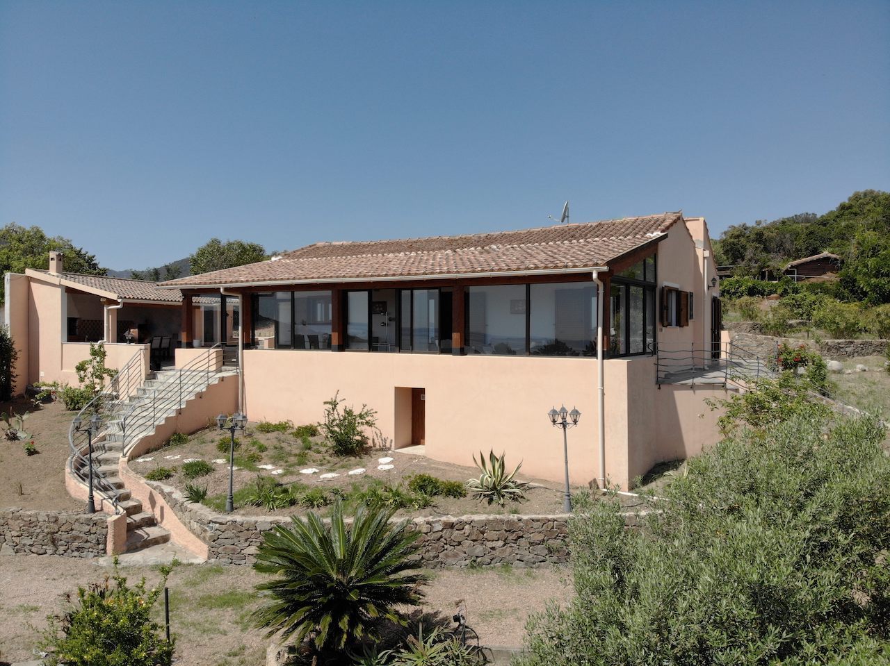 Favone: Villa T-5 VUE MER PANORAMIQUE et COMPLÈTEMENT RÉNOVÉE, à 700m. de la plage à pieds. Favone: Villa T-5 VUE MER PANORAMIQUE et COMPLÈTEMENT RÉNOVÉE, à 700m. de la plage à pieds.