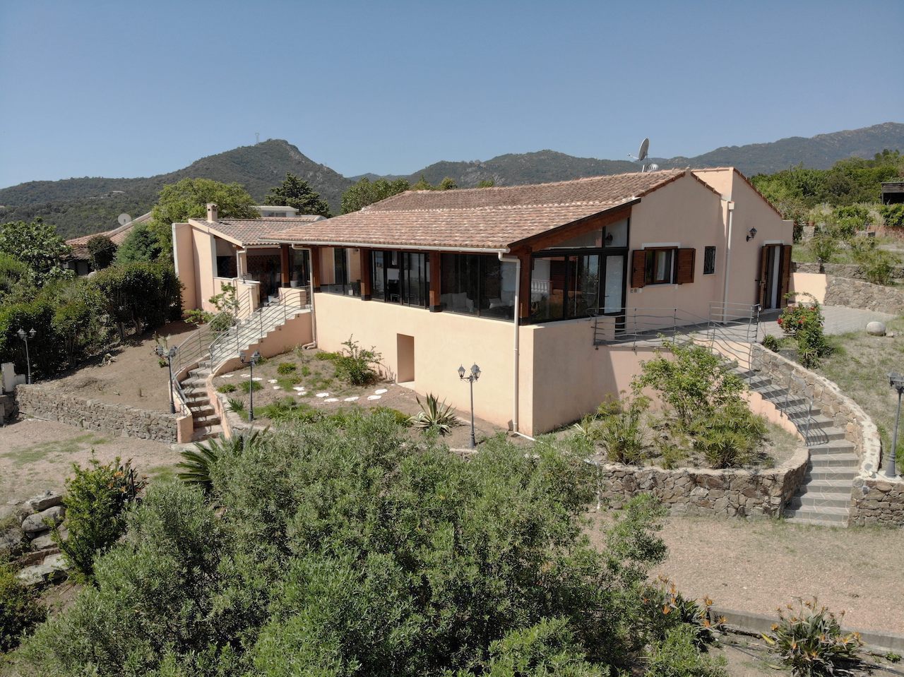 Favone: Villa T-5 VUE MER PANORAMIQUE et COMPLÈTEMENT RÉNOVÉE, à 700m. de la plage à pieds. Favone: Villa T-5 VUE MER PANORAMIQUE et COMPLÈTEMENT RÉNOVÉE, à 700m. de la plage à pieds.