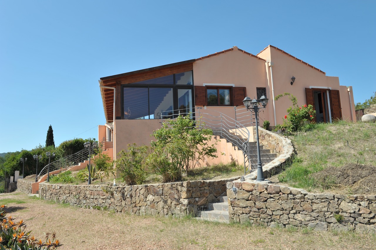 Favone: Villa T-5 VUE MER PANORAMIQUE et COMPLÈTEMENT RÉNOVÉE, à 700m. de la plage à pieds. Favone: Villa T-5 VUE MER PANORAMIQUE et COMPLÈTEMENT RÉNOVÉE, à 700m. de la plage à pieds.