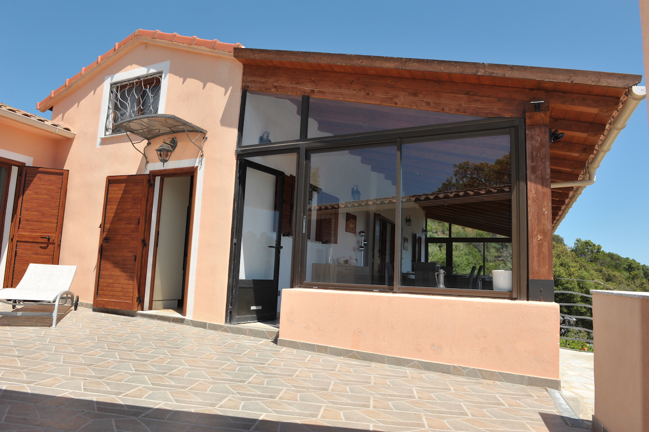 Favone: Villa T-5 VUE MER PANORAMIQUE et COMPLÈTEMENT RÉNOVÉE, à 700m. de la plage à pieds. Favone: Villa T-5 VUE MER PANORAMIQUE et COMPLÈTEMENT RÉNOVÉE, à 700m. de la plage à pieds.