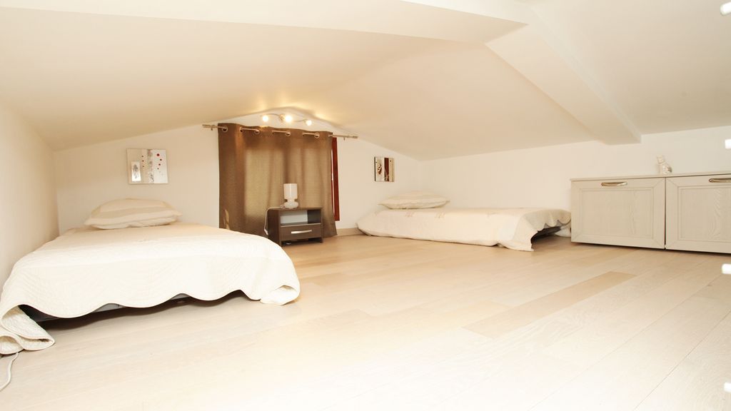 Favone: Villa T-5 VUE MER PANORAMIQUE et COMPLÈTEMENT RÉNOVÉE, à 700m. de la plage à pieds. Favone: Villa T-5 VUE MER PANORAMIQUE et COMPLÈTEMENT RÉNOVÉE, à 700m. de la plage à pieds.