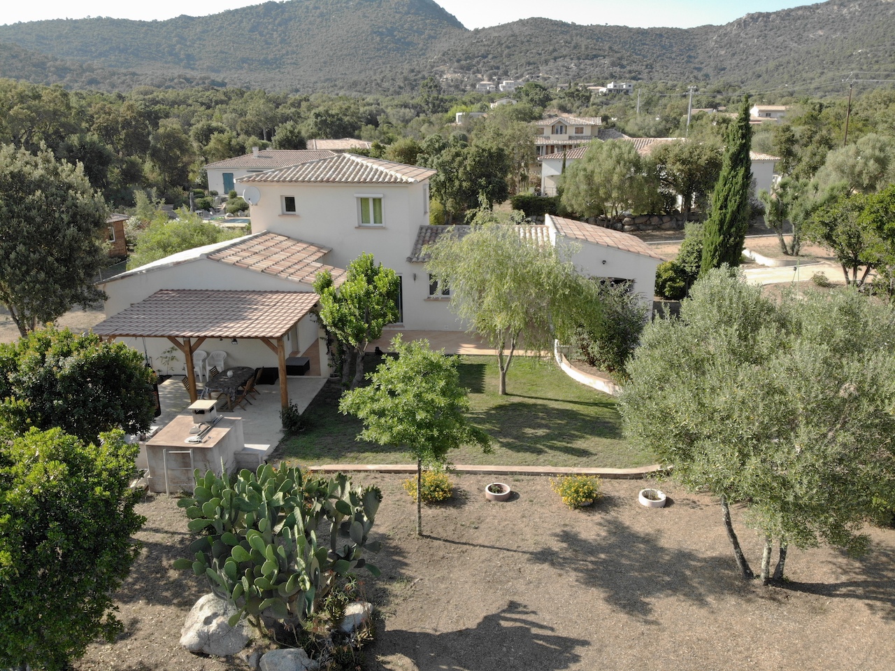 Ste Lucie de Porto-Vecchio: VILLA type 4 RÉCENTE + garage. Ste Lucie de Porto-Vecchio: VILLA type 4 RÉCENTE + garage.