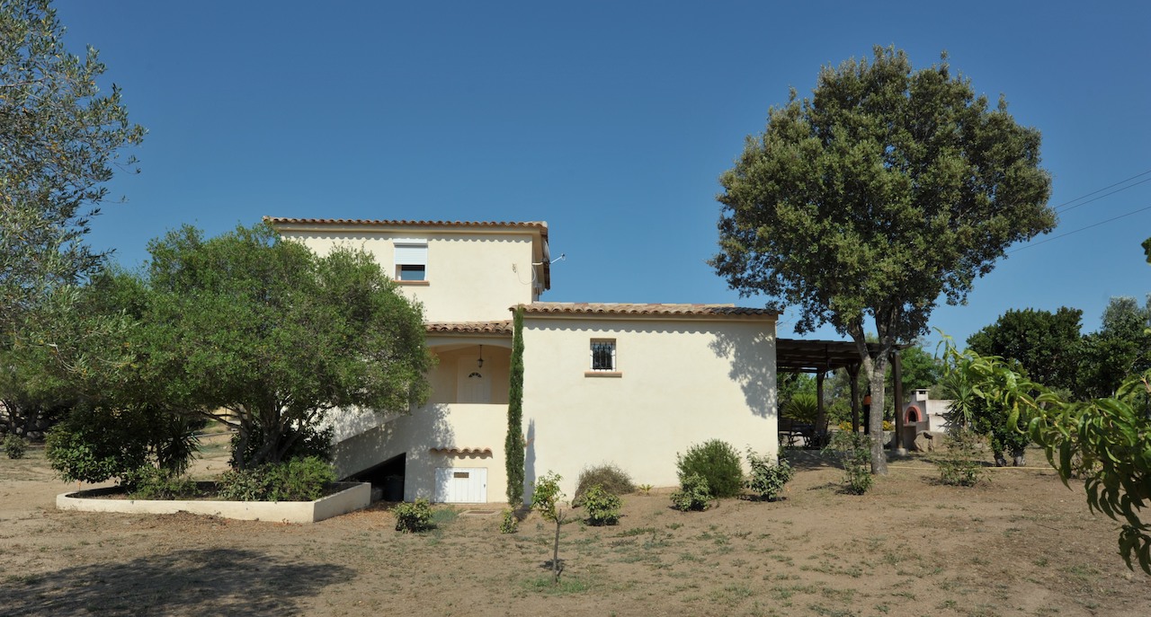 Ste Lucie de Porto-Vecchio: VILLA type 4 RÉCENTE + garage. Ste Lucie de Porto-Vecchio: VILLA type 4 RÉCENTE + garage.