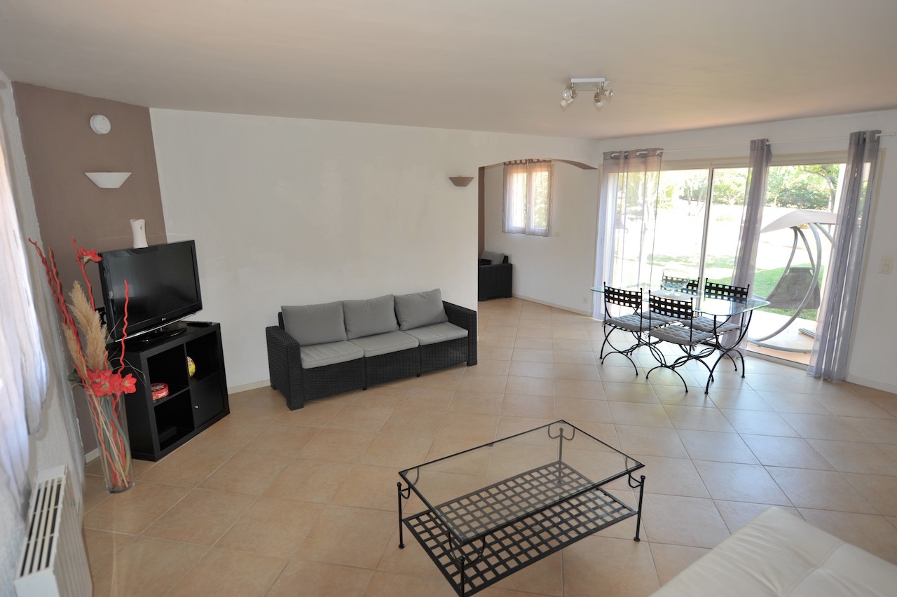Ste Lucie de Porto-Vecchio: VILLA type 4 RÉCENTE + garage. Ste Lucie de Porto-Vecchio: VILLA type 4 RÉCENTE + garage.