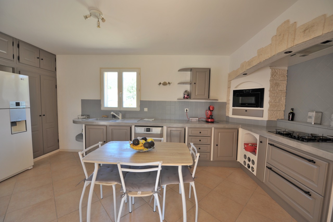 Ste Lucie de Porto-Vecchio: VILLA type 4 RÉCENTE + garage. Ste Lucie de Porto-Vecchio: VILLA type 4 RÉCENTE + garage.