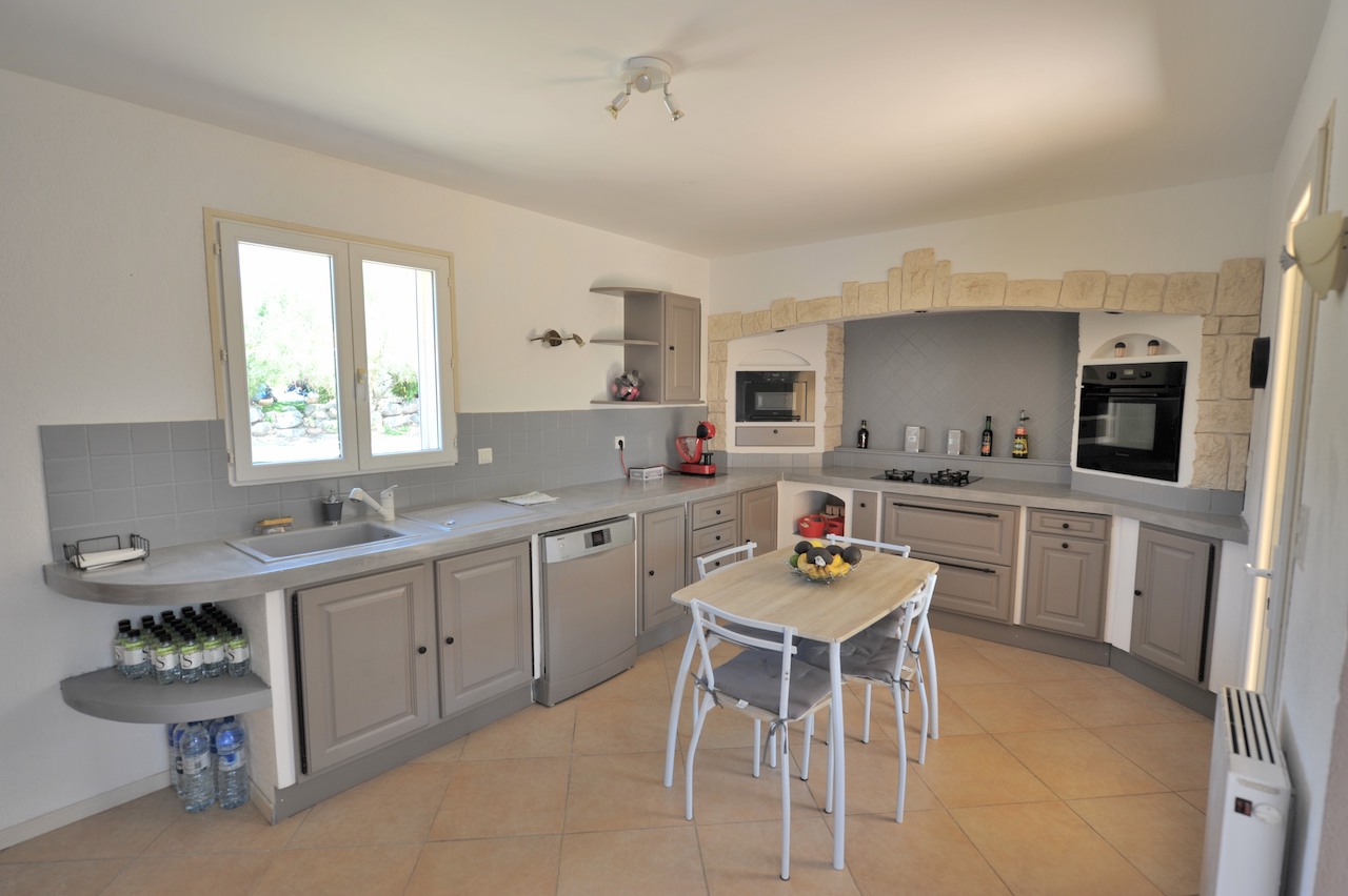 Ste Lucie de Porto-Vecchio: VILLA type 4 RÉCENTE + garage. Ste Lucie de Porto-Vecchio: VILLA type 4 RÉCENTE + garage.