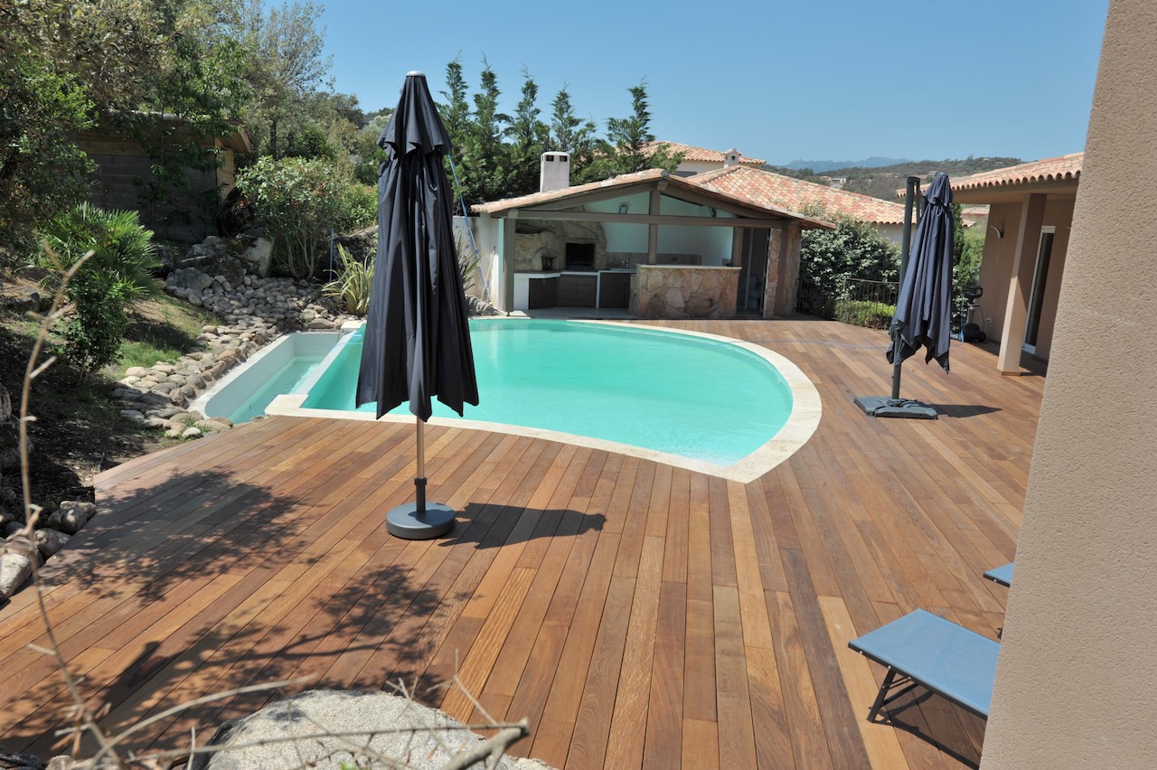 Secteur Trinité de Porto-Vecchio/Route de Cala Rossa: VILLA CONTEMPORAINE T-10 récente avec PISCINE et POOL-HOUSE, comprenant un appartement T-3 indépendant. Secteur Trinité de Porto-Vecchio/Route de Cala Rossa: VILLA CONTEMPORAINE T-10 récente avec PISCINE et POOL-HOUSE, comprenant un appartement T-3 indépendant.