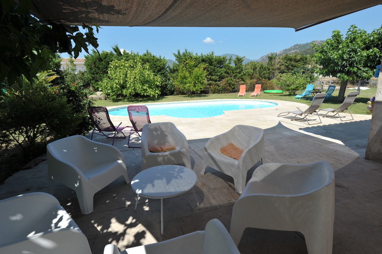 Ste Lucie de Porto-Vecchio: VILLA type 6 avec PISCINE ET COIN CUISINE D'ÉTÉ + STUDIO AMÉNAGÉ. Ste Lucie de Porto-Vecchio: VILLA type 6 avec PISCINE ET COIN CUISINE D'ÉTÉ + STUDIO AMÉNAGÉ.