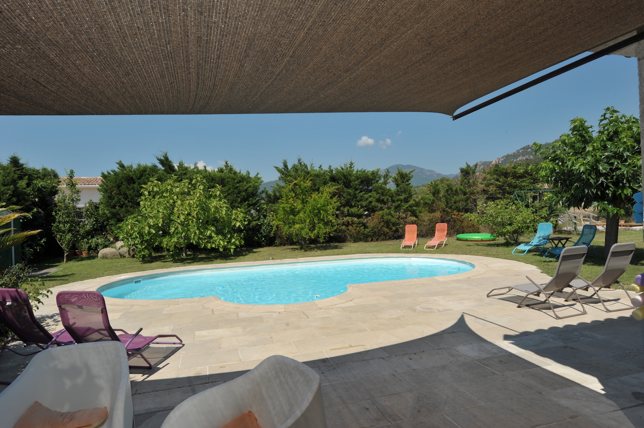 Ste Lucie de Porto-Vecchio: VILLA type 6 avec PISCINE ET COIN CUISINE D'ÉTÉ + STUDIO AMÉNAGÉ. Ste Lucie de Porto-Vecchio: VILLA type 6 avec PISCINE ET COIN CUISINE D'ÉTÉ + STUDIO AMÉNAGÉ.