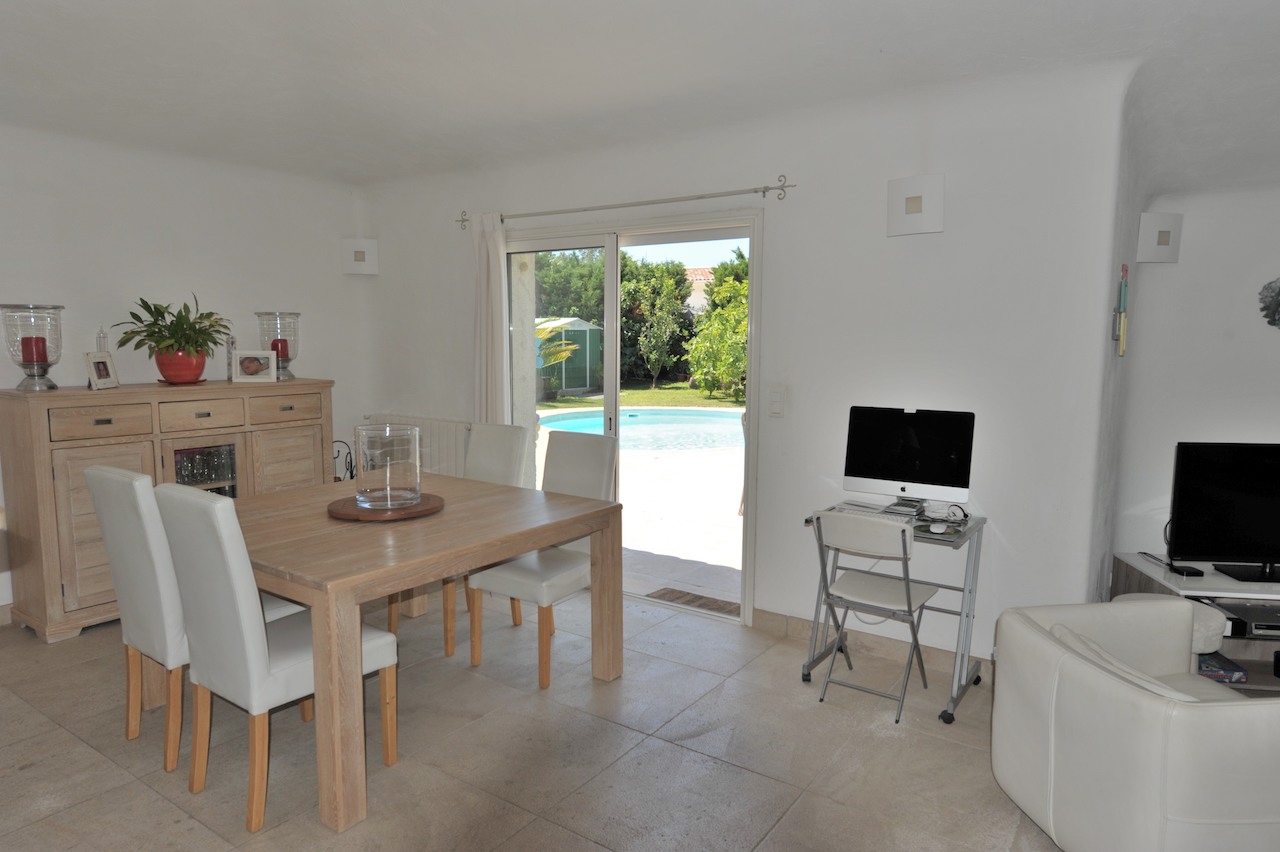 Ste Lucie de Porto-Vecchio: VILLA type 6 avec PISCINE ET COIN CUISINE D'ÉTÉ + STUDIO AMÉNAGÉ. Ste Lucie de Porto-Vecchio: VILLA type 6 avec PISCINE ET COIN CUISINE D'ÉTÉ + STUDIO AMÉNAGÉ.