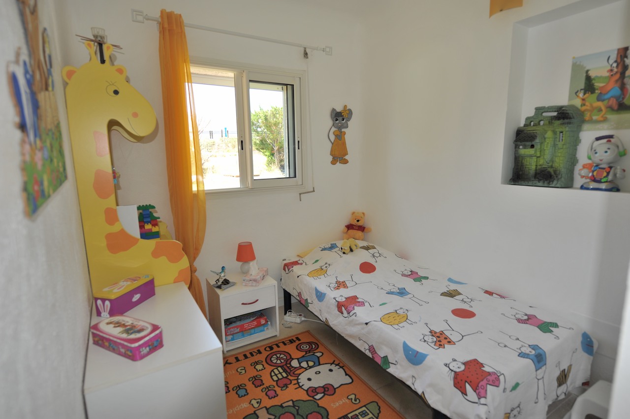 Ste Lucie de Porto-Vecchio: VILLA type 6 avec PISCINE ET COIN CUISINE D'ÉTÉ + STUDIO AMÉNAGÉ. Ste Lucie de Porto-Vecchio: VILLA type 6 avec PISCINE ET COIN CUISINE D'ÉTÉ + STUDIO AMÉNAGÉ.
