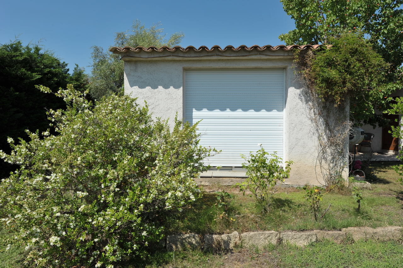 Ste Lucie de Porto-Vecchio: VILLA type 6 avec PISCINE ET COIN CUISINE D'ÉTÉ + STUDIO AMÉNAGÉ. Ste Lucie de Porto-Vecchio: VILLA type 6 avec PISCINE ET COIN CUISINE D'ÉTÉ + STUDIO AMÉNAGÉ.