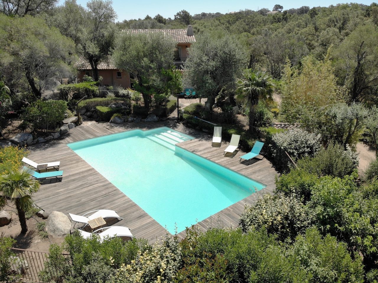 Cirindinu: VILLA type 6 avec espace PISCINE SOLARIUM. Cirindinu: VILLA type 6 avec espace PISCINE SOLARIUM.
