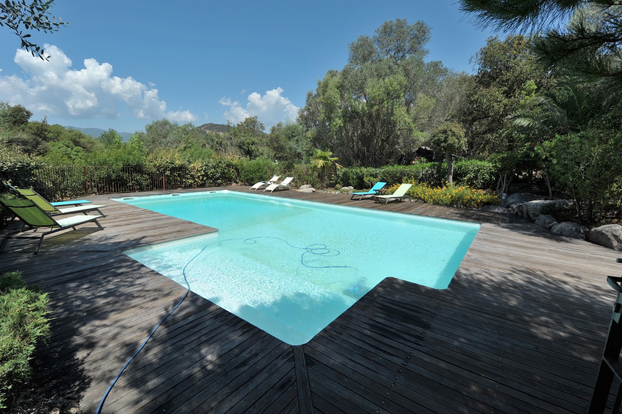 Cirindinu: VILLA type 6 avec espace PISCINE SOLARIUM. Cirindinu: VILLA type 6 avec espace PISCINE SOLARIUM.