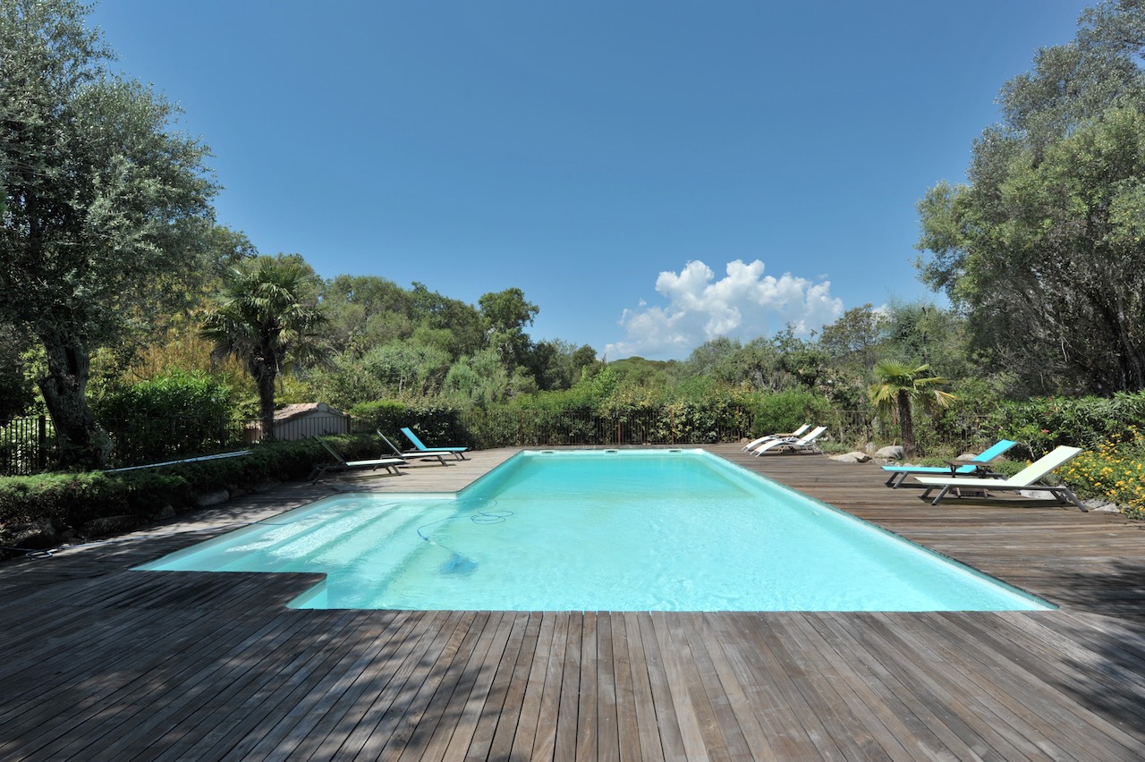 Cirindinu: VILLA type 6 avec espace PISCINE SOLARIUM. Cirindinu: VILLA type 6 avec espace PISCINE SOLARIUM.