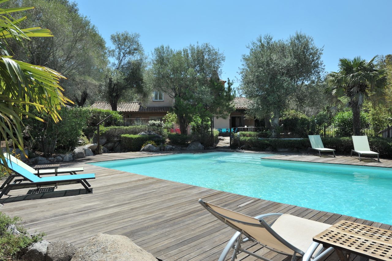 Cirindinu: VILLA type 6 avec espace PISCINE SOLARIUM. Cirindinu: VILLA type 6 avec espace PISCINE SOLARIUM.