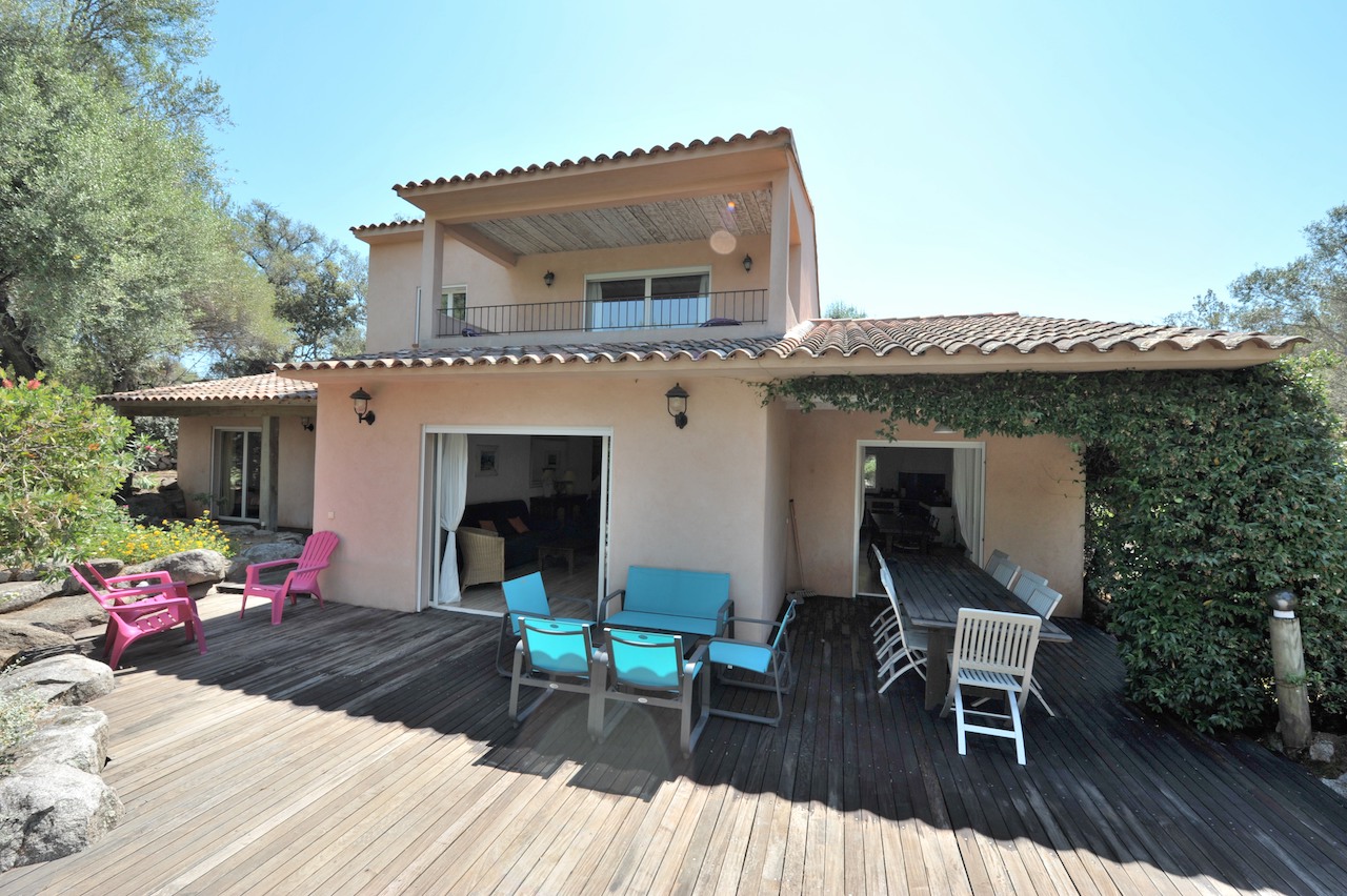 Cirindinu: VILLA type 6 avec espace PISCINE SOLARIUM. Cirindinu: VILLA type 6 avec espace PISCINE SOLARIUM.