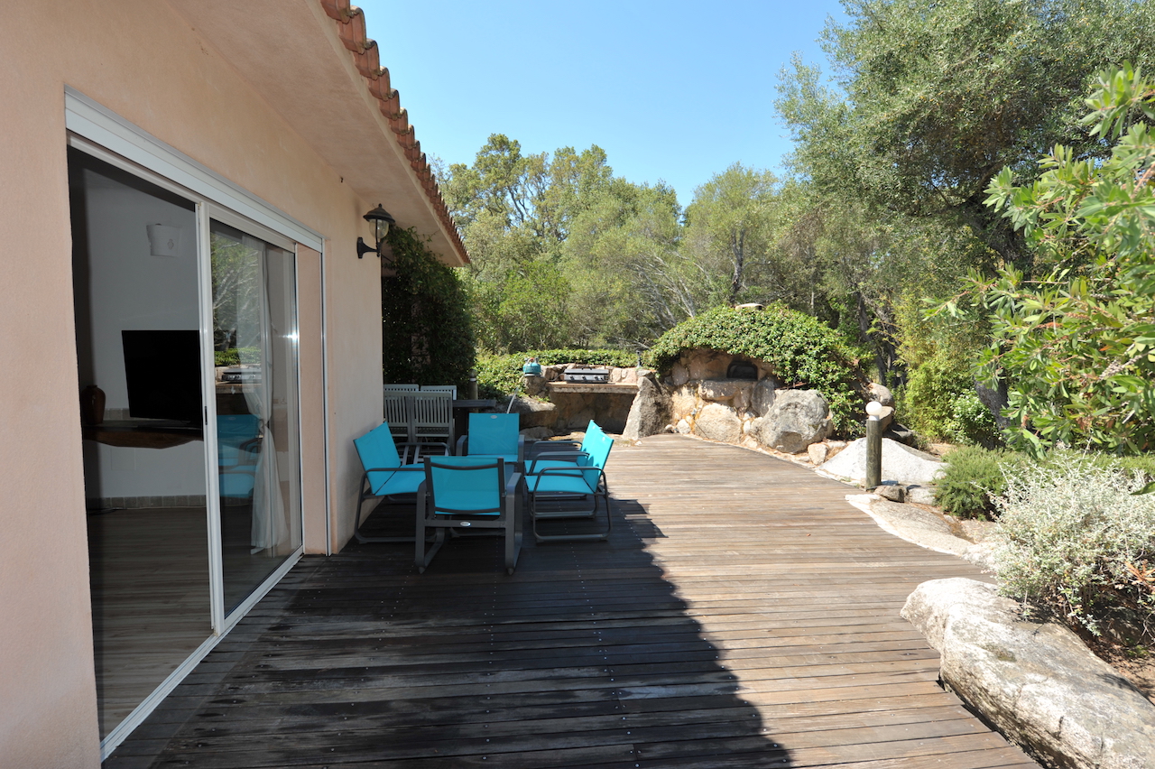 Cirindinu: VILLA type 6 avec espace PISCINE SOLARIUM. Cirindinu: VILLA type 6 avec espace PISCINE SOLARIUM.