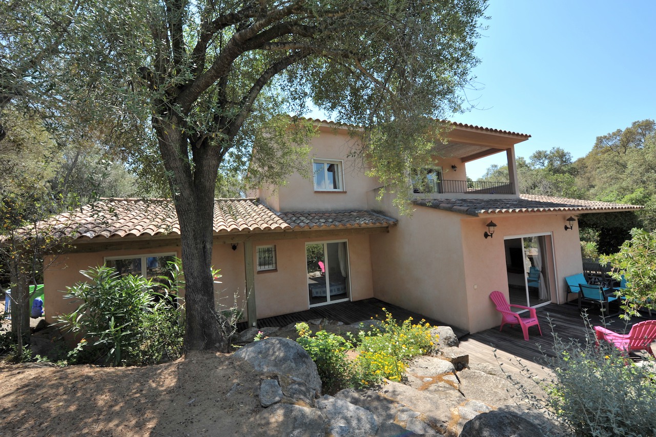 Cirindinu: VILLA type 6 avec espace PISCINE SOLARIUM. Cirindinu: VILLA type 6 avec espace PISCINE SOLARIUM.