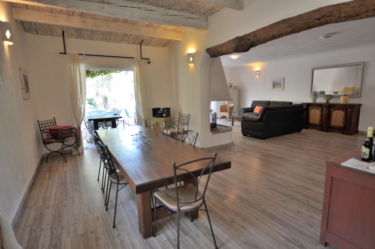 Cirindinu: VILLA type 6 avec espace PISCINE SOLARIUM. Cirindinu: VILLA type 6 avec espace PISCINE SOLARIUM.