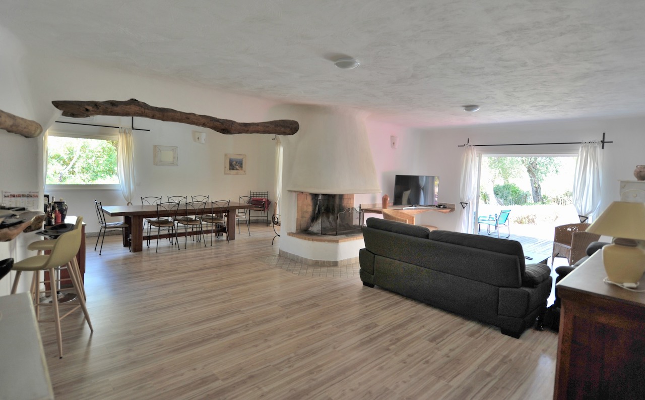 Cirindinu: VILLA type 6 avec espace PISCINE SOLARIUM. Cirindinu: VILLA type 6 avec espace PISCINE SOLARIUM.