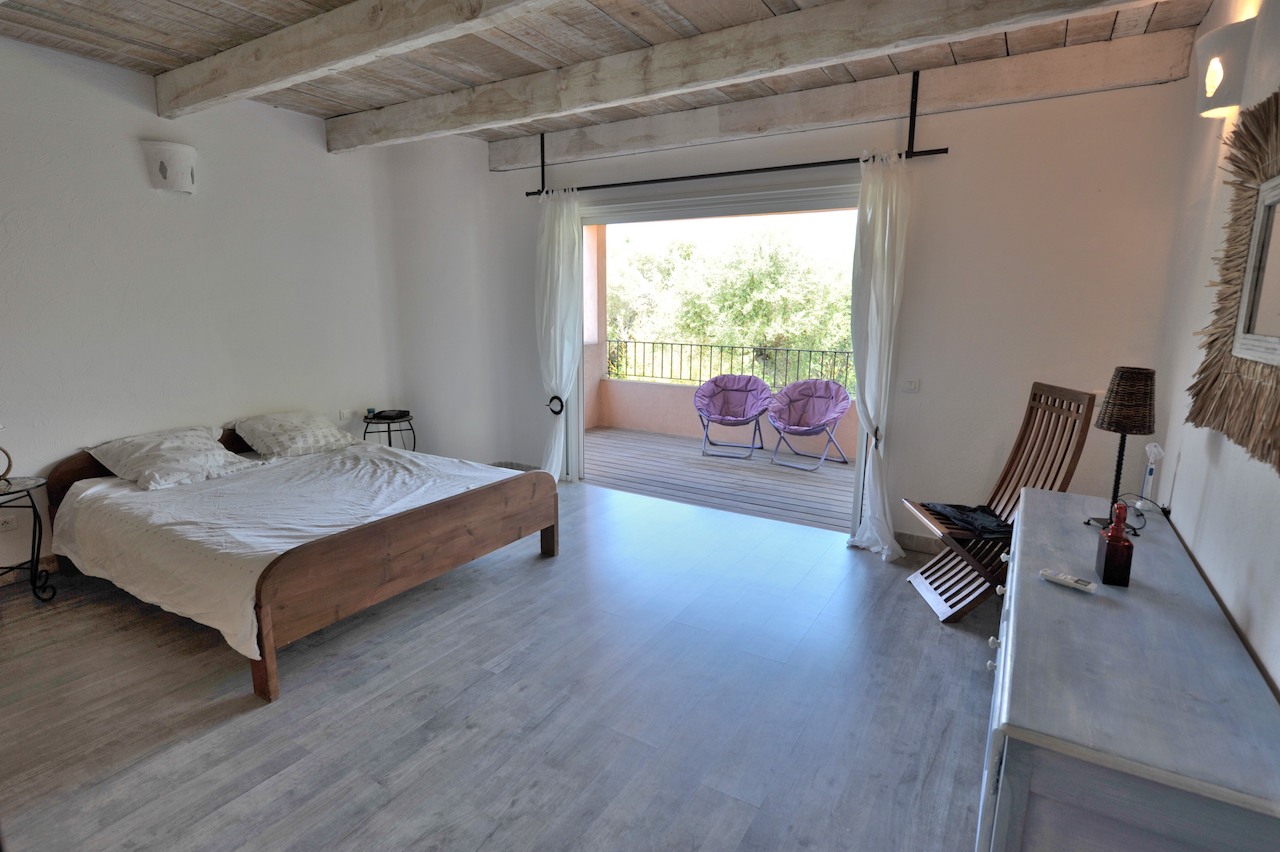 Cirindinu: VILLA type 6 avec espace PISCINE SOLARIUM. Cirindinu: VILLA type 6 avec espace PISCINE SOLARIUM.