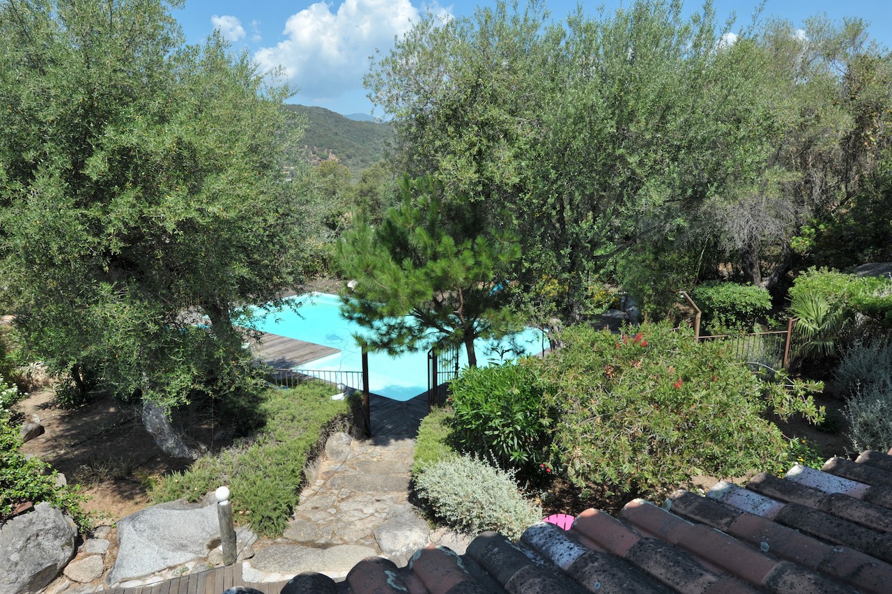 Cirindinu: VILLA type 6 avec espace PISCINE SOLARIUM. Cirindinu: VILLA type 6 avec espace PISCINE SOLARIUM.