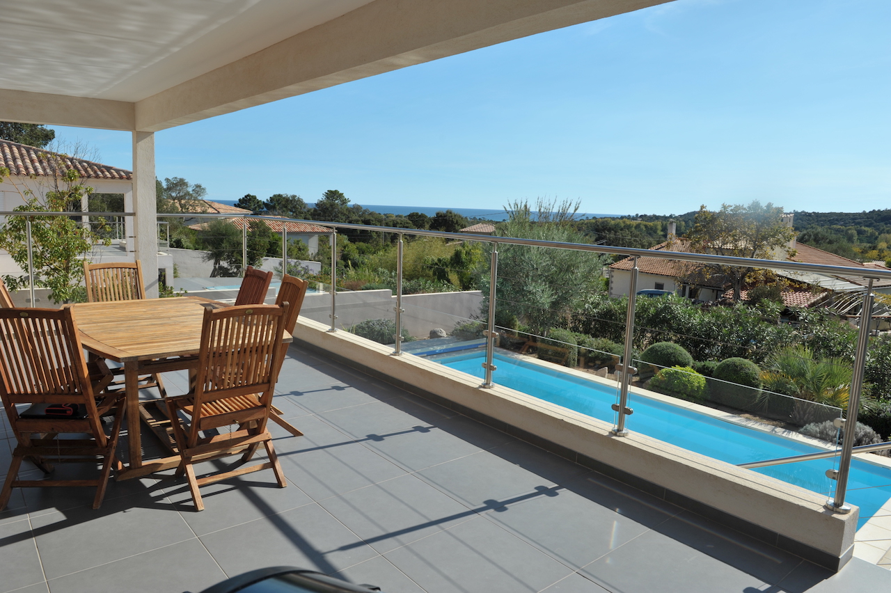 Entre Ste Lucie de Porto-Vecchio et Fautéa: VILLA T-5 VUE MER avec PISCINE. Entre Ste Lucie de Porto-Vecchio et Fautéa: VILLA T-5 VUE MER avec PISCINE.