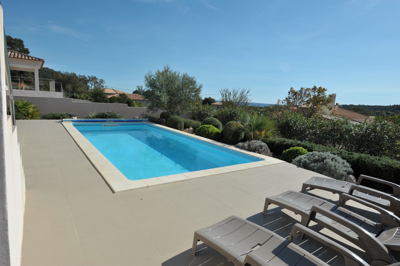 Entre Ste Lucie de Porto-Vecchio et Fautéa: VILLA T-5 VUE MER avec PISCINE. Entre Ste Lucie de Porto-Vecchio et Fautéa: VILLA T-5 VUE MER avec PISCINE.