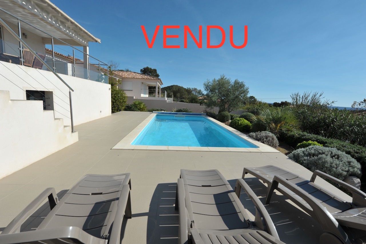 Entre Ste Lucie de Porto-Vecchio et Fautéa: VILLA T-5 VUE MER avec PISCINE. Entre Ste Lucie de Porto-Vecchio et Fautéa: VILLA T-5 VUE MER avec PISCINE.