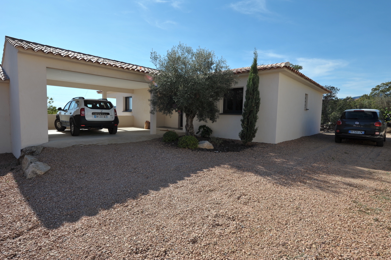 Entre Ste Lucie de Porto-Vecchio et Fautéa: VILLA T-5 VUE MER avec PISCINE. Entre Ste Lucie de Porto-Vecchio et Fautéa: VILLA T-5 VUE MER avec PISCINE.