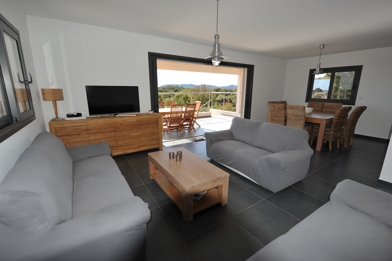 Entre Ste Lucie de Porto-Vecchio et Fautéa: VILLA T-5 VUE MER avec PISCINE. Entre Ste Lucie de Porto-Vecchio et Fautéa: VILLA T-5 VUE MER avec PISCINE.