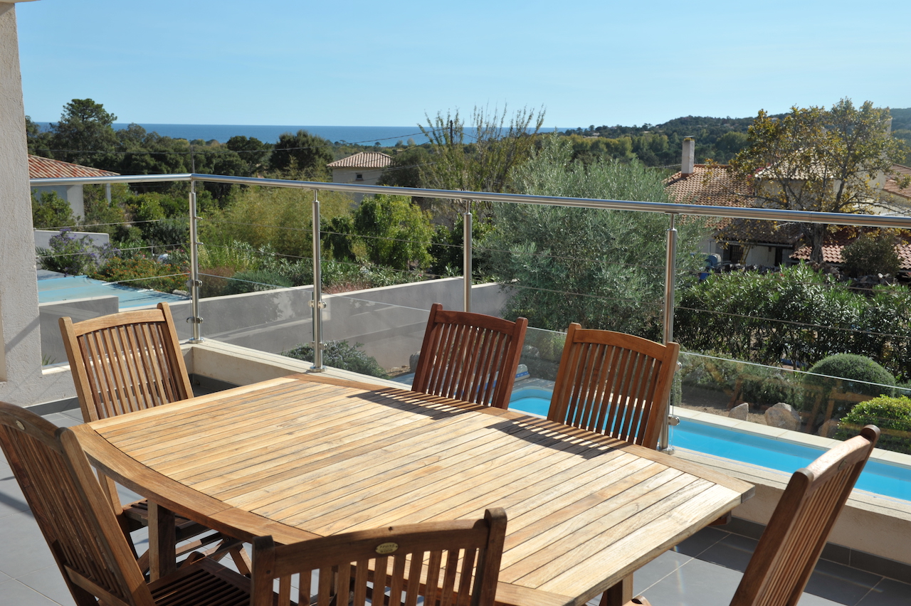 Entre Ste Lucie de Porto-Vecchio et Fautéa: VILLA T-5 VUE MER avec PISCINE. Entre Ste Lucie de Porto-Vecchio et Fautéa: VILLA T-5 VUE MER avec PISCINE.
