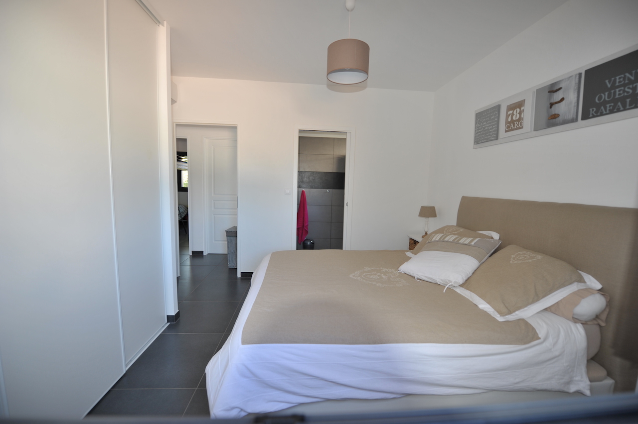 Entre Ste Lucie de Porto-Vecchio et Fautéa: VILLA T-5 VUE MER avec PISCINE. Entre Ste Lucie de Porto-Vecchio et Fautéa: VILLA T-5 VUE MER avec PISCINE.