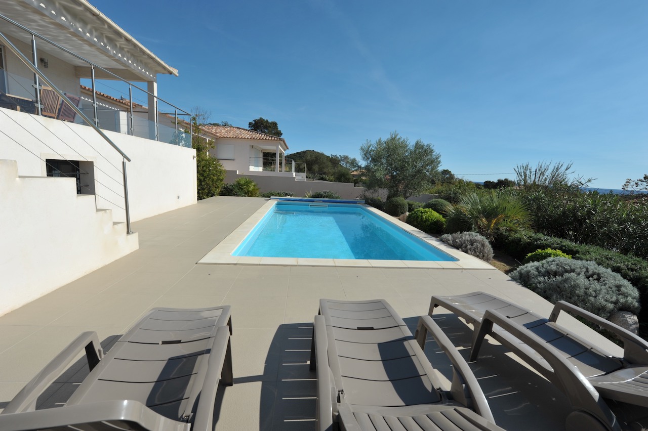 Entre Ste Lucie de Porto-Vecchio et Fautéa: VILLA T-5 VUE MER avec PISCINE. Entre Ste Lucie de Porto-Vecchio et Fautéa: VILLA T-5 VUE MER avec PISCINE.