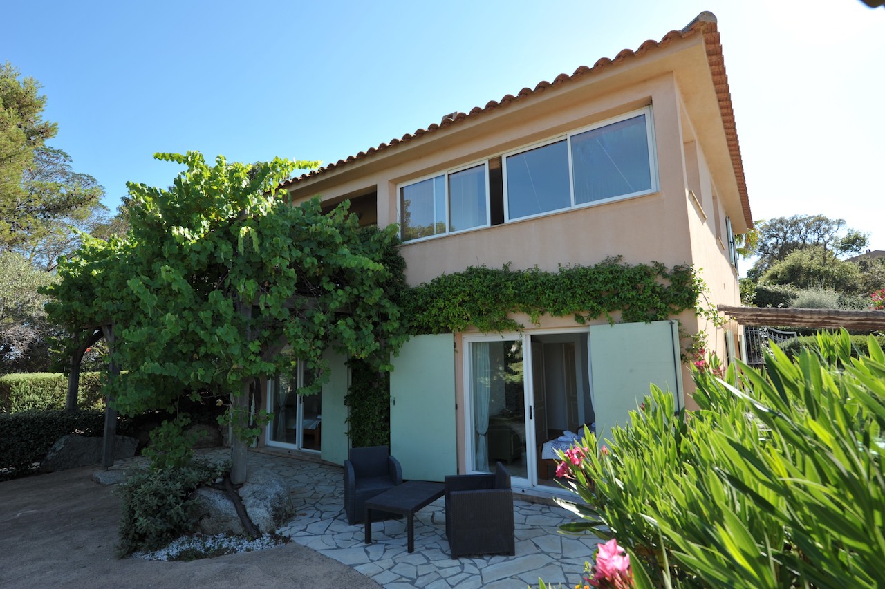 Entre St Cyprien et Pinarello, Villa T-5 VUE MER avec PISCINE et POOL-HOUSE.