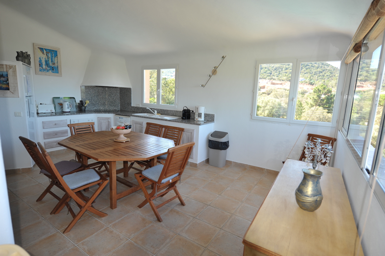 Entre St Cyprien et Pinarello, Villa T-5 VUE MER avec PISCINE et POOL-HOUSE. Entre St Cyprien et Pinarello, Villa T-5 VUE MER avec PISCINE et POOL-HOUSE.