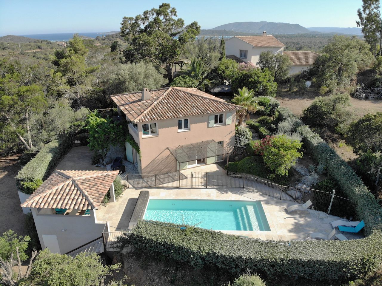 Entre St Cyprien et Pinarello, Villa T-5 VUE MER avec PISCINE et POOL-HOUSE.