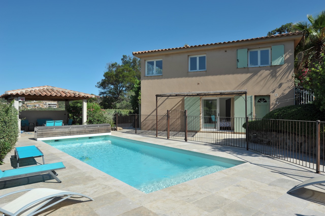 Entre St Cyprien et Pinarello, Villa T-5 VUE MER avec PISCINE et POOL-HOUSE.