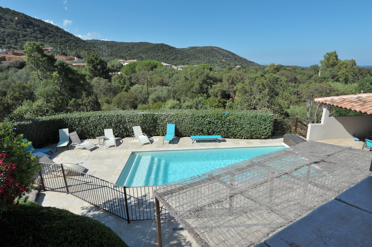 Entre St Cyprien et Pinarello, Villa T-5 VUE MER avec PISCINE et POOL-HOUSE.