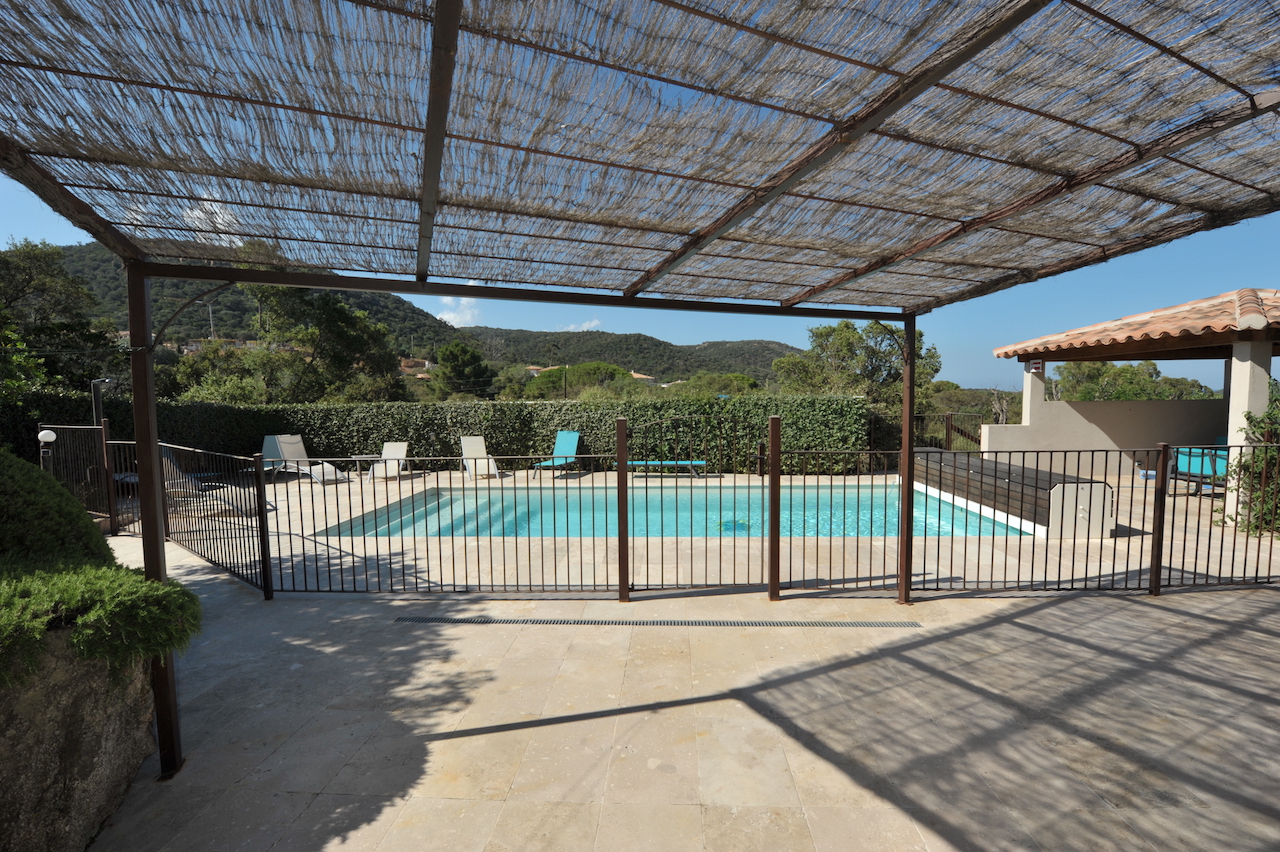 Entre St Cyprien et Pinarello, Villa T-5 VUE MER avec PISCINE et POOL-HOUSE.