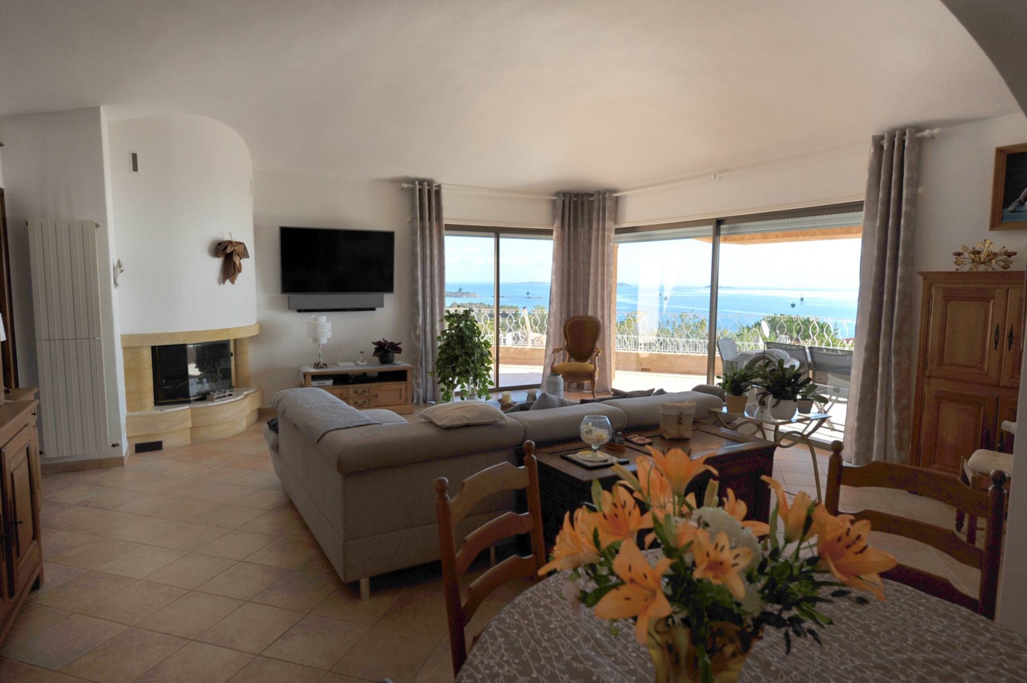 Domaine de PUNTA D'ORO (sur les hauteurs de Palombaggia/Santa Giulia): À 600m. à pied de la plage, Propriété 13 pièces comprenant Villa T-7 SUPERBE VUE MER PANORAMIQUE À 180° avec PISCINE et JACUZZI + 2 T-3 indépendants. Domaine de PUNTA D'ORO (sur les hauteurs de Palombaggia/Santa Giulia): À 600m. à pied de la plage, Propriété 13 pièces comprenant Villa T-7 SUPERBE VUE MER PANORAMIQUE À 180° avec PISCINE et JACUZZI + 2 T-3 indépendants.