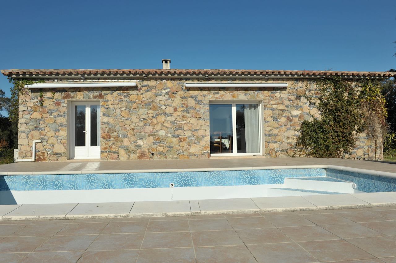 Aghione (secteur Ghisonaccia/Aléria): MAISON EN PIERRE T-5 avec PISCINE dans PROPRIÉTÉ DE 4 HECTARES. Aghione (secteur Ghisonaccia/Aléria): MAISON EN PIERRE T-5 avec PISCINE dans PROPRIÉTÉ DE 4 HECTARES.