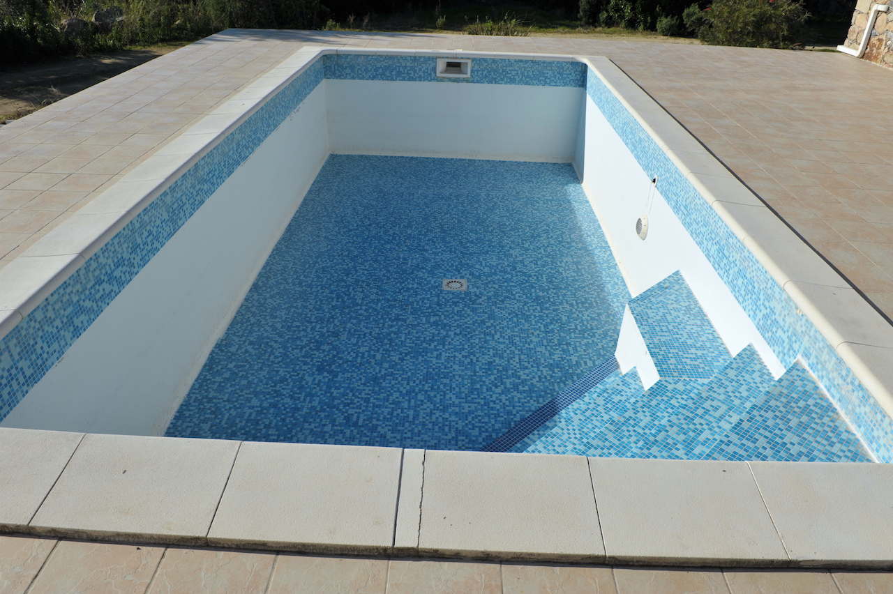 Aghione (secteur Ghisonaccia/Aléria): MAISON EN PIERRE T-5 avec PISCINE dans PROPRIÉTÉ DE 4 HECTARES. Aghione (secteur Ghisonaccia/Aléria): MAISON EN PIERRE T-5 avec PISCINE dans PROPRIÉTÉ DE 4 HECTARES.