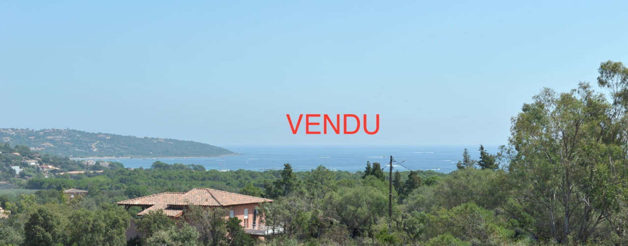 Pinarello, à 750 m. de la PLAGE A PIEDS et bénéficiant d'une SUPERBE VUE MER: VILLA CONTEMPORAINE NEUVE T-5 en PIERRE ET BOIS avec PISCINE.