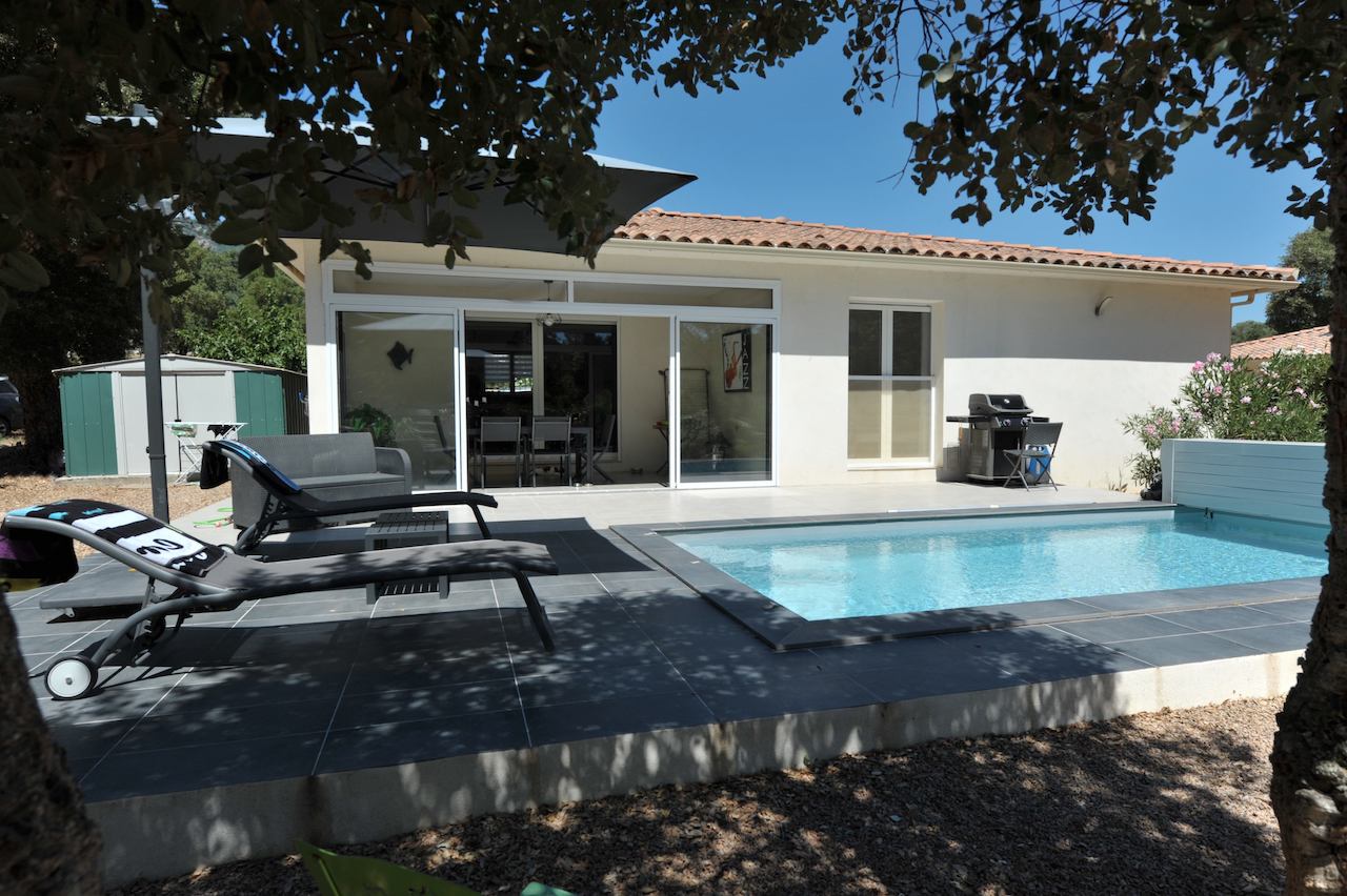 Périphérie de Porto-Vecchio, Villa T-4 RÉCENTE avec PISCINE. Périphérie de Porto-Vecchio, Villa T-4 RÉCENTE avec PISCINE.