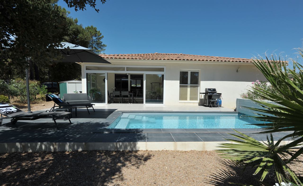 Périphérie de Porto-Vecchio, Villa T-4 RÉCENTE avec PISCINE. Périphérie de Porto-Vecchio, Villa T-4 RÉCENTE avec PISCINE.