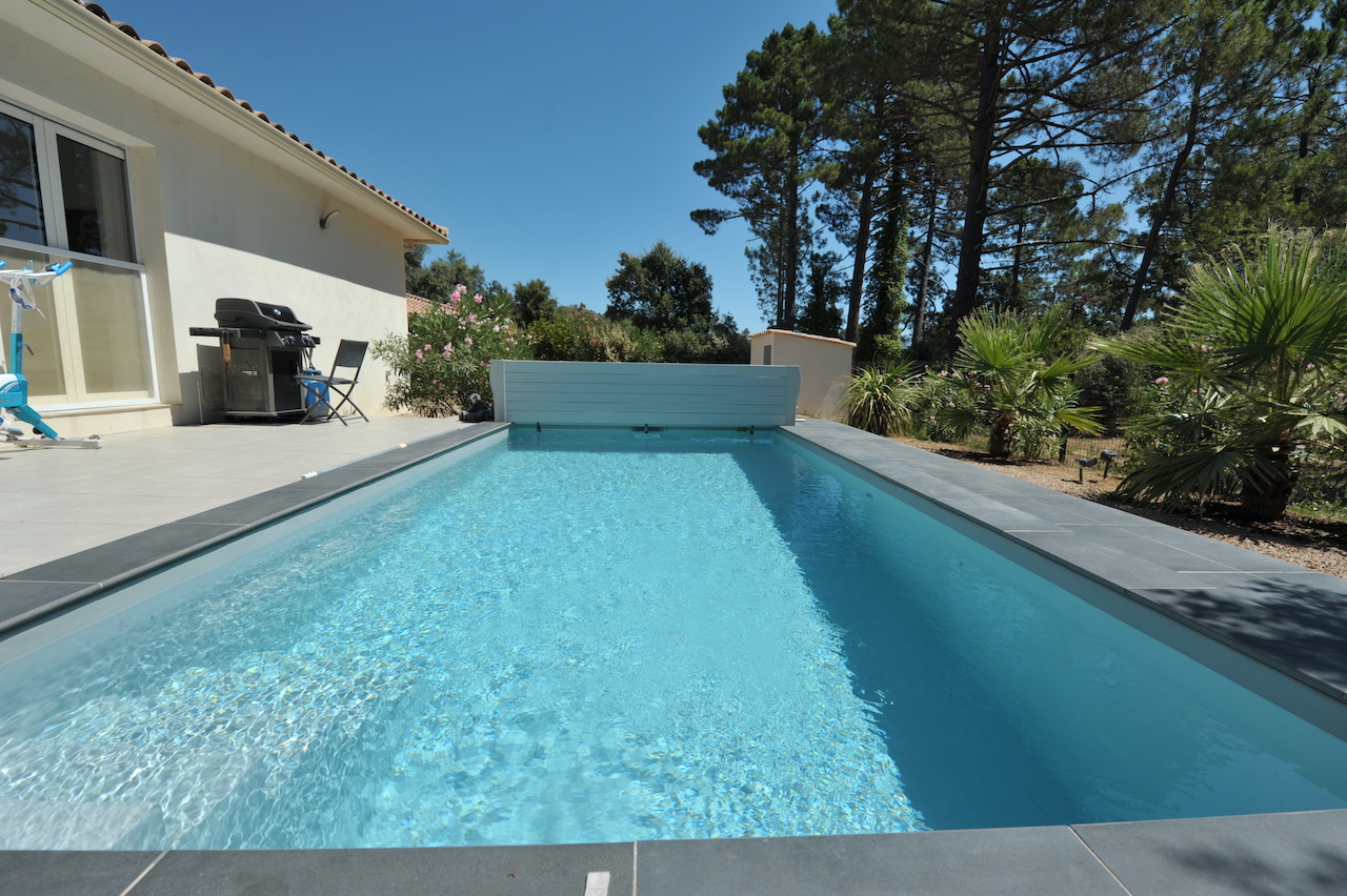 Périphérie de Porto-Vecchio, Villa T-4 RÉCENTE avec PISCINE. Périphérie de Porto-Vecchio, Villa T-4 RÉCENTE avec PISCINE.